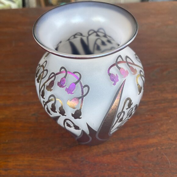 Zellique Studios Phyllis Polito Art Glass Iridescent Cameo Floral Vase - Picture 2 of 5